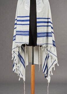 A zsidók által használt imaköpeny, a tálit